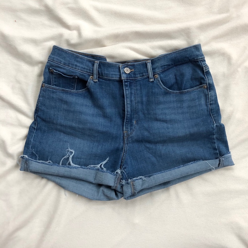 LEVIS HIGH WAISTED SHORTS
